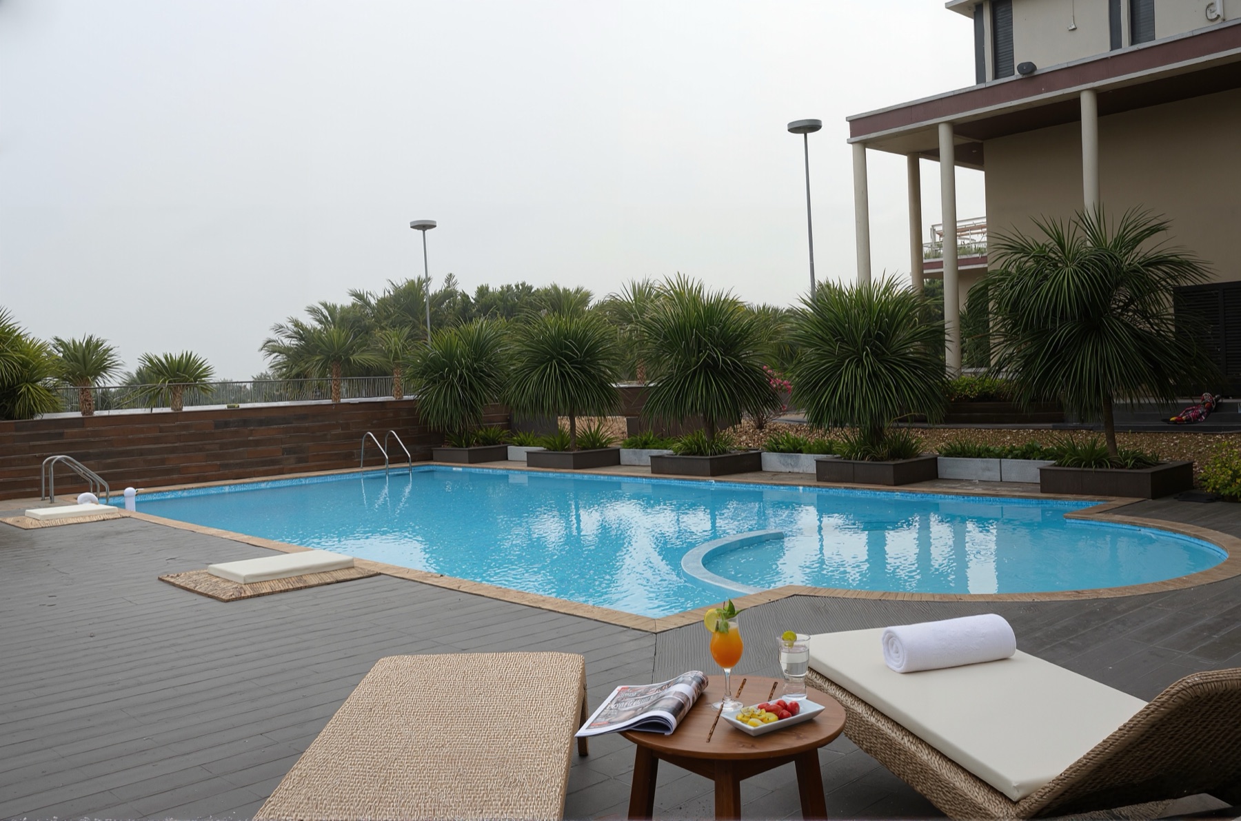A refreshing pause within the resort. · photograph 5