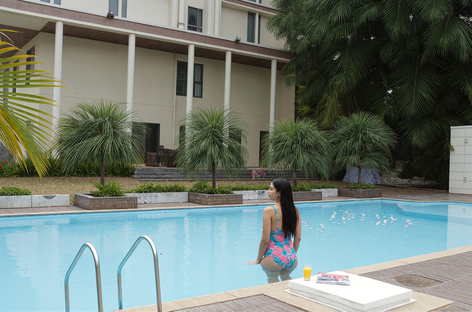 A refreshing pause within the resort. · photograph 7